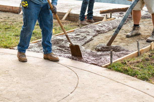 Best Custom Concrete Contractor  in Mishicot, WI